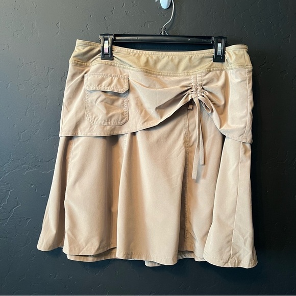 Athleta Cinch Tie A-Line Activewear Skorts
Size:12 Color : Beige - Picture 1 of 11